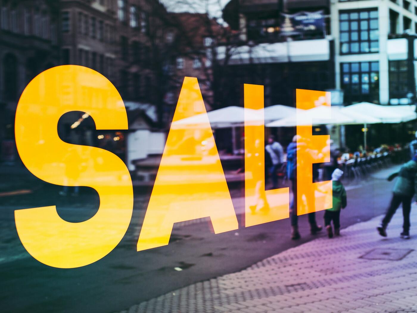 Акції, що допомагають економити